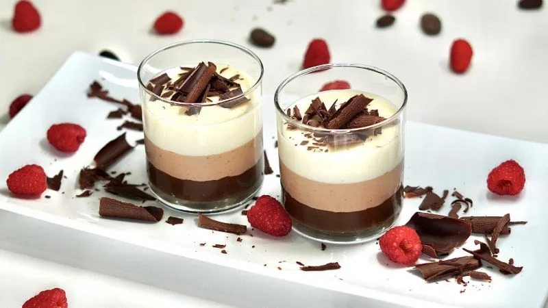طرز تهیه موس شکلاتی لایه‌ ای برای پذیرایی لوکس
